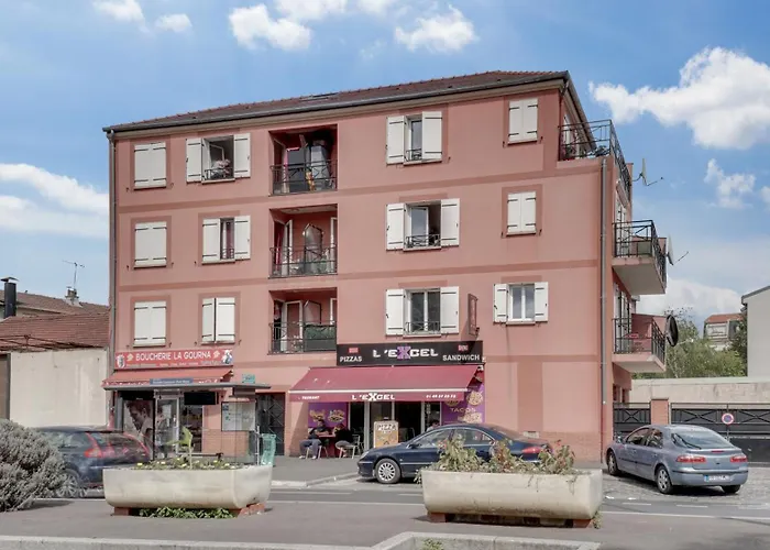 Chic Apart With Parking Near Paris