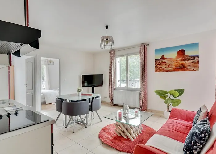 Chic Apart With Parking Near Paris
