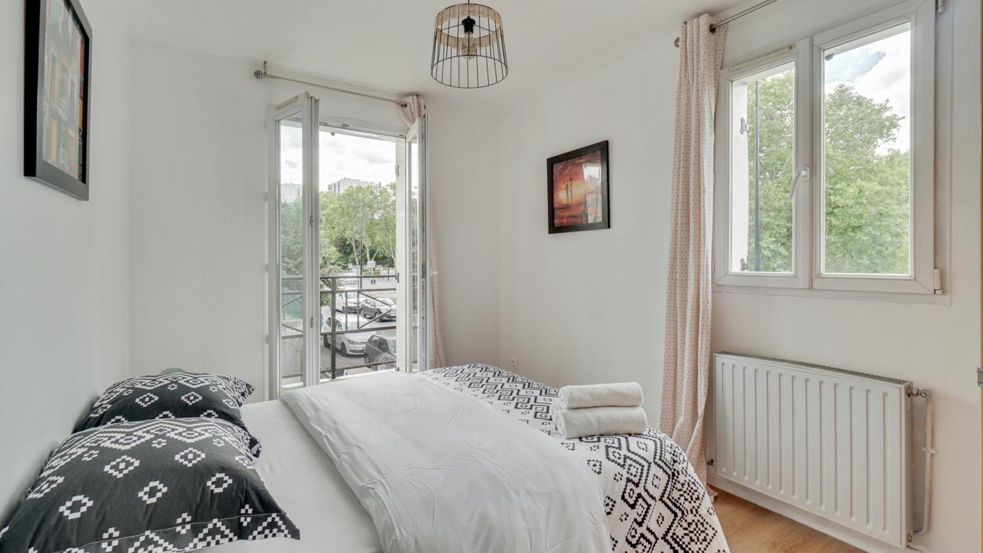 Chic With Parking Near Paris *