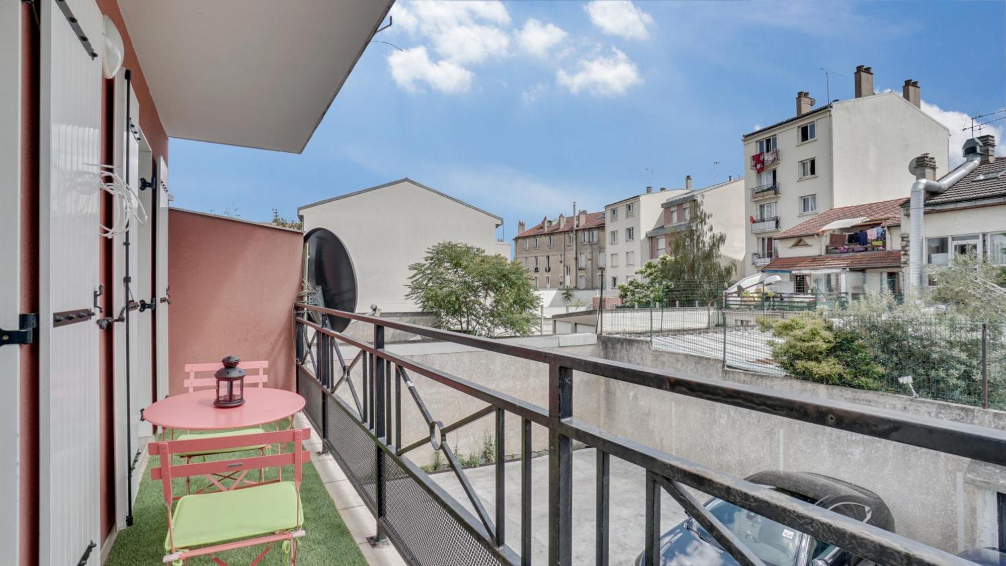 Chic With Parking Near Paris Apartment *