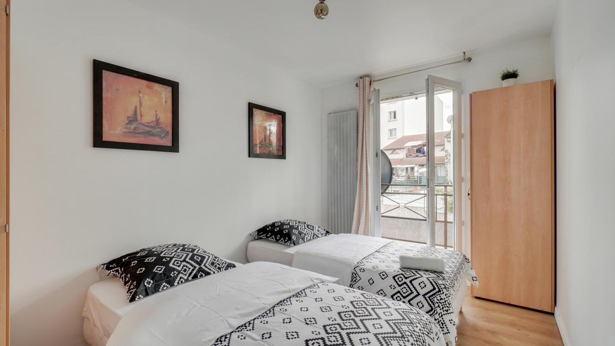 Chic With Parking Near Paris Appartement Aubervilliers