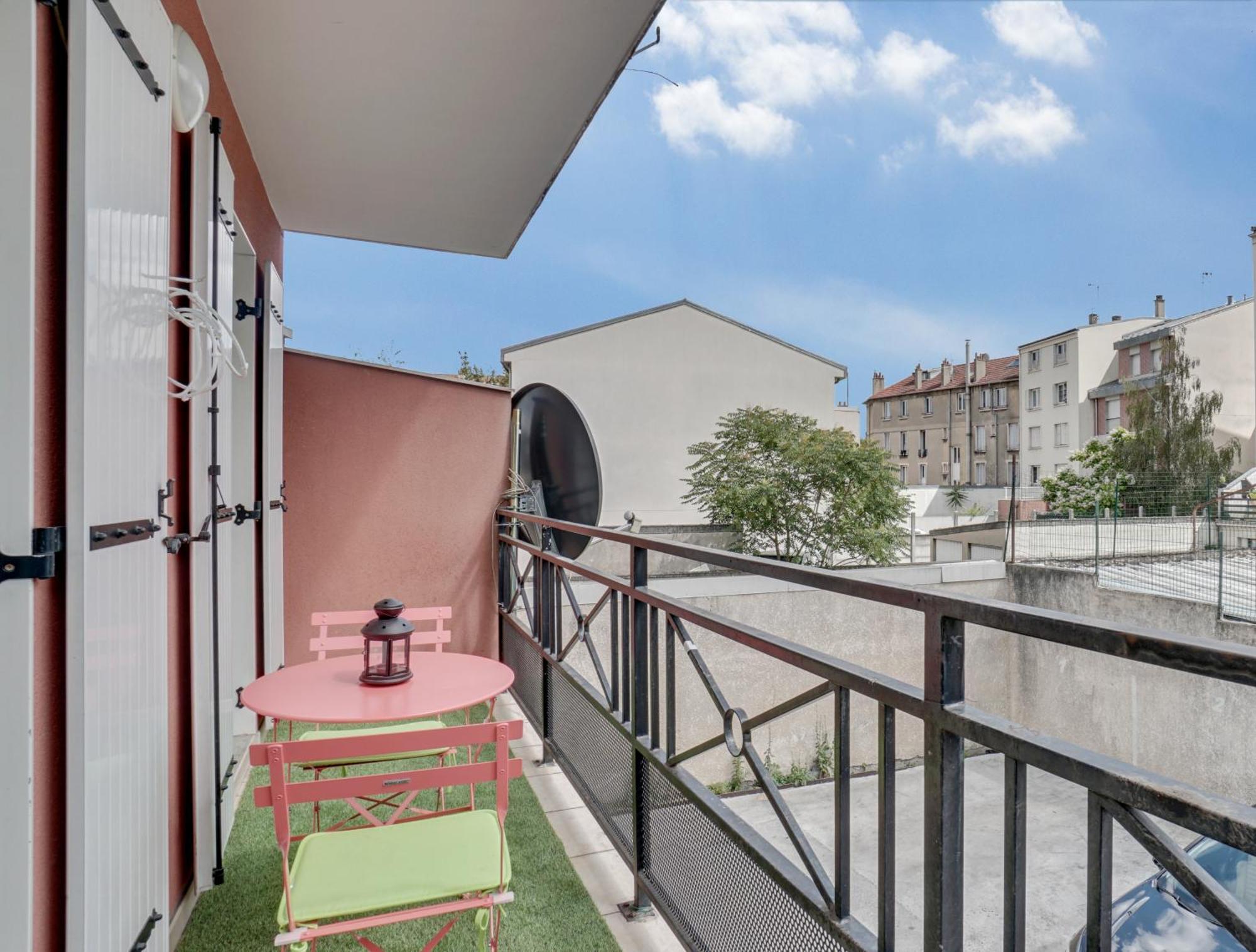 Apartment Chic With Parking Near Paris